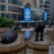 Sculptures of bull and bear outside Hong Kong Stock Exchange.